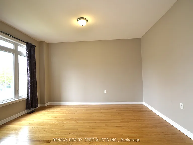 74 Dotchson Ave — Photo 4
