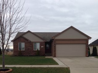 53472 Fox Pointe Dr, New Baltimore, MI 48047