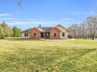 24130 Greenleaf Rd, Farmer City, IL 61842