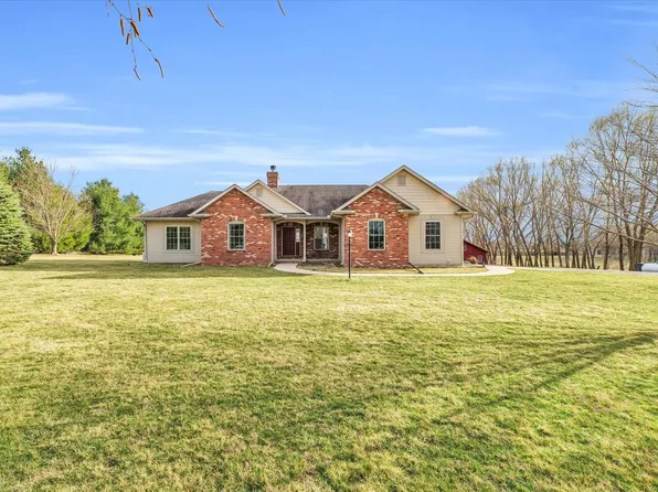 24130 Greenleaf Rd, Farmer City, IL 61842