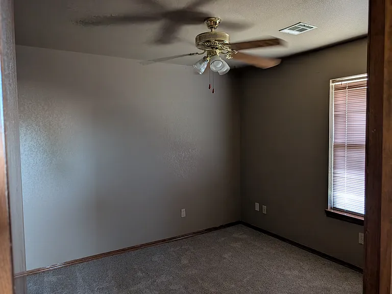 2813 Victoria Dr — Photo 14
