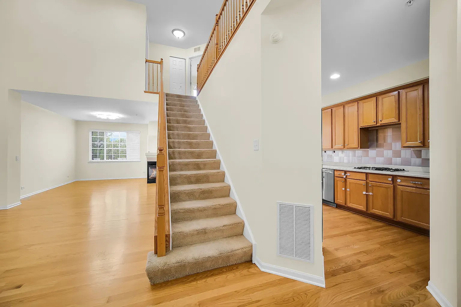 3 bed, 3672 sqft, $3,499 — Photo 1