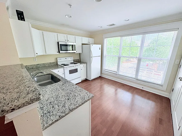 833 Old Greenville Hwy #223 — Photo 6