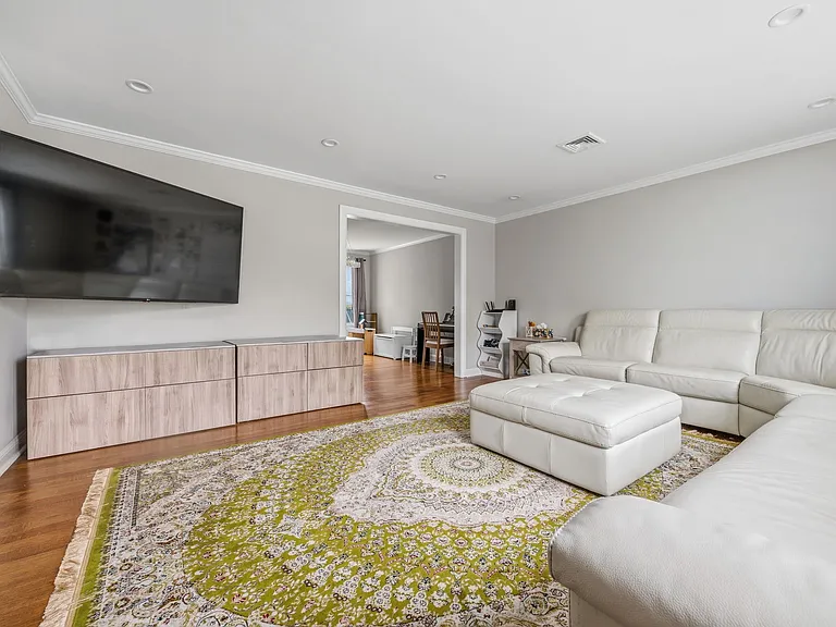 3 Sunrise St — Photo 2