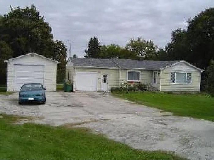 33153 N Hunt Club Rd photo 1