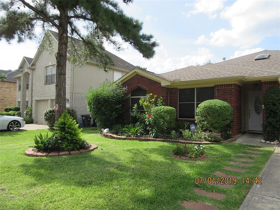 1st image of 17614 Coventry Oaks Dr