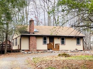 1122 Seven Nations Dr, Tobyhanna, PA