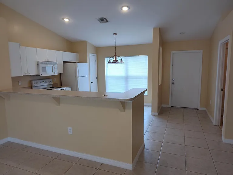 1109 NE 2nd Pl — Photo 17