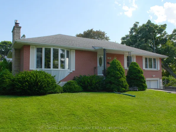 302 Arrowhead Pl, Kingston, ON K7M 3L3