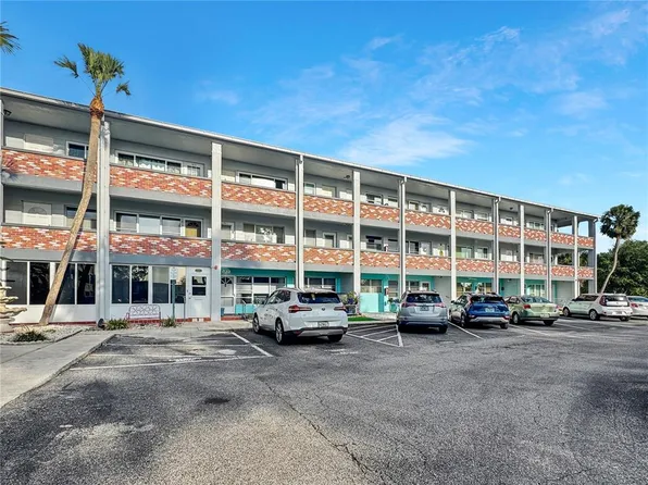 4300 58th St N APT 1915, Kenneth City, FL 33709