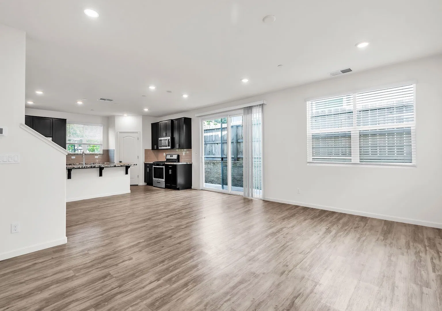 Beautifully maintained 4-bedroom, 3-bath, 2,145 sq ft in Folsom — Photo 4