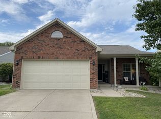 452 Southern Pines Dr, Whiteland, IN 46184