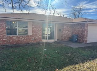 128 SW 6th St, Moore, OK 73160