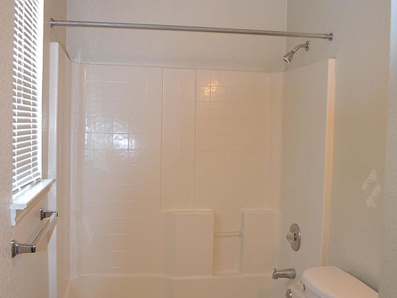 4th image of 507 Primrose Dr Unit B