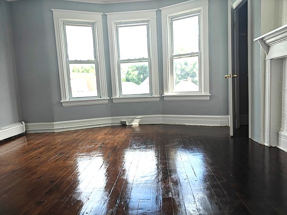 3rd image of 104 Winnikee Ave