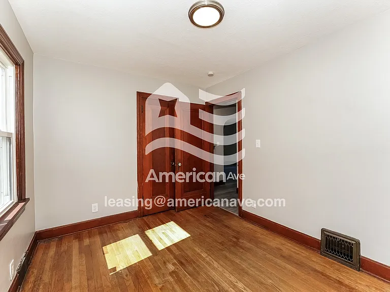 1509426_008_main_bedroom_9.jpg