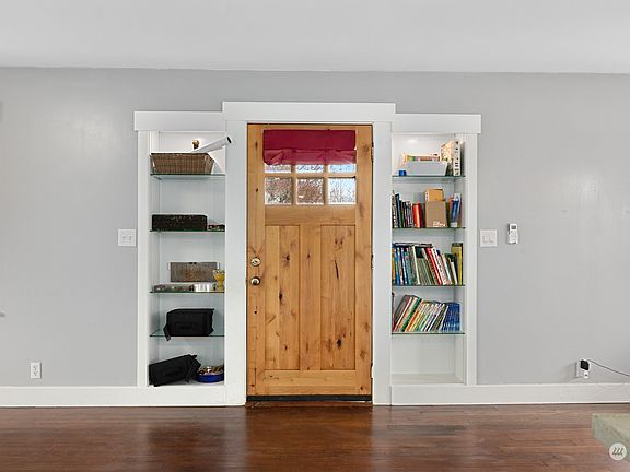 4th image of 1106 N Washington Avenue