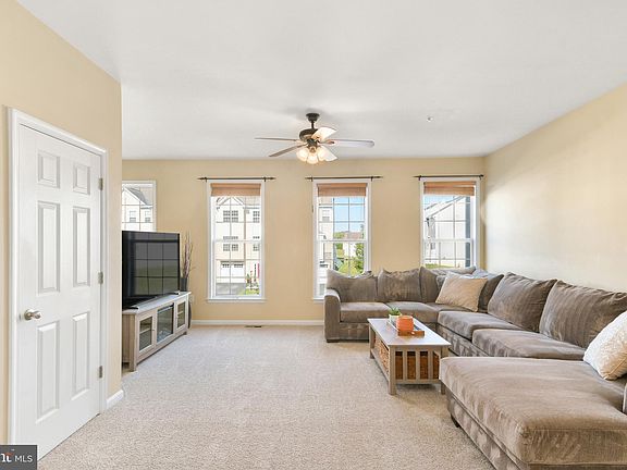 2nd image of 10353 Lantern Ln