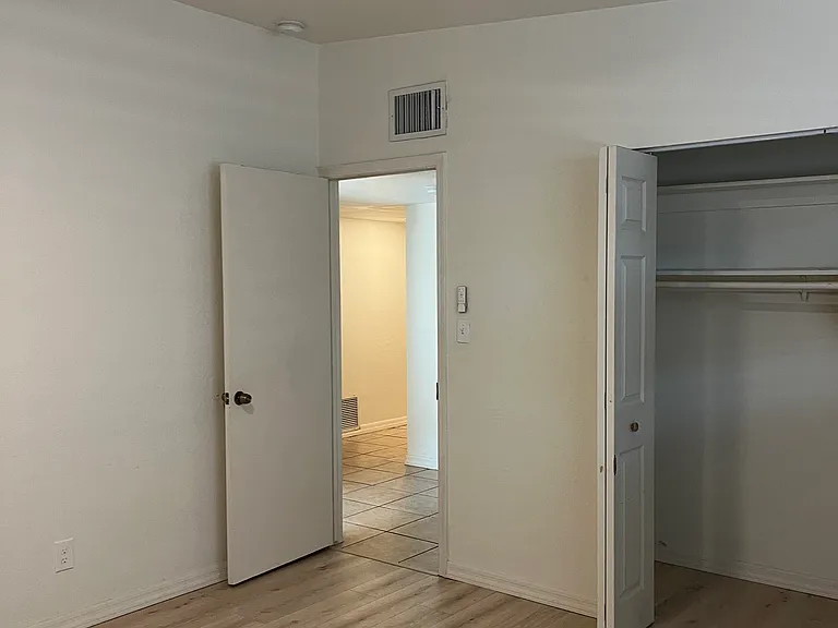 120 S San Jose Dr — Photo 10
