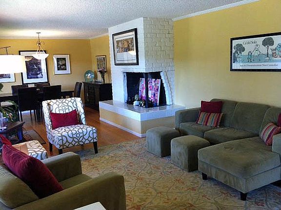 Living Room with fireplace