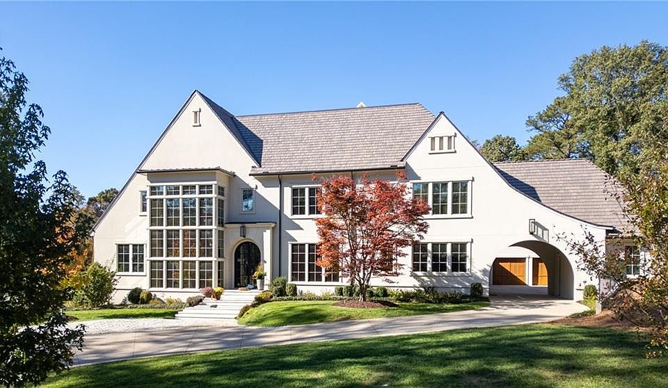 1st image of 914 Buckingham Cir NW