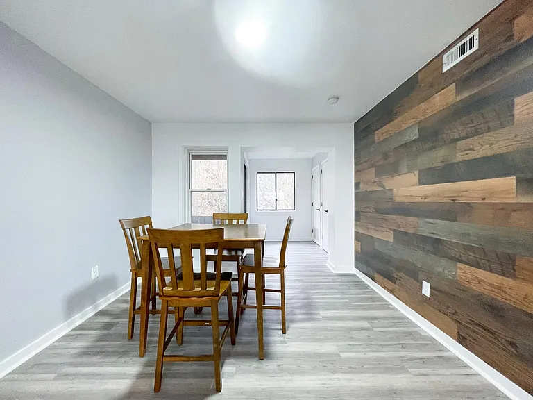 5735 Hobart St #3 — Photo 8
