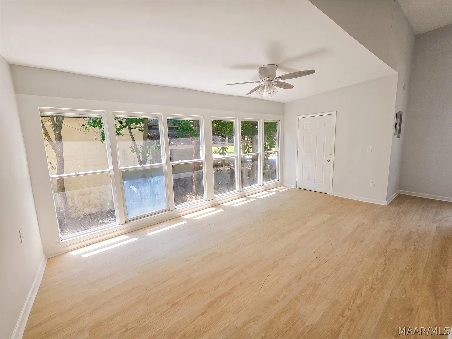 2 bed, 1.0 bath, 1208 sqft, $1,200 — Photo 3