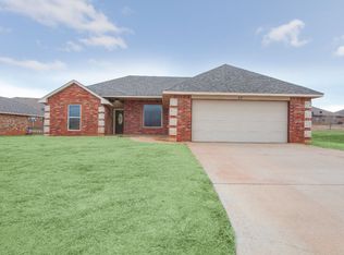 52 Mulberry St, Clinton, OK 73601