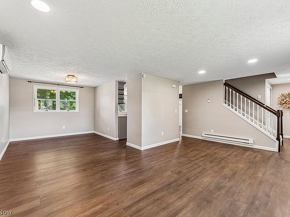 3rd image of 226 Rustic Hill Ln