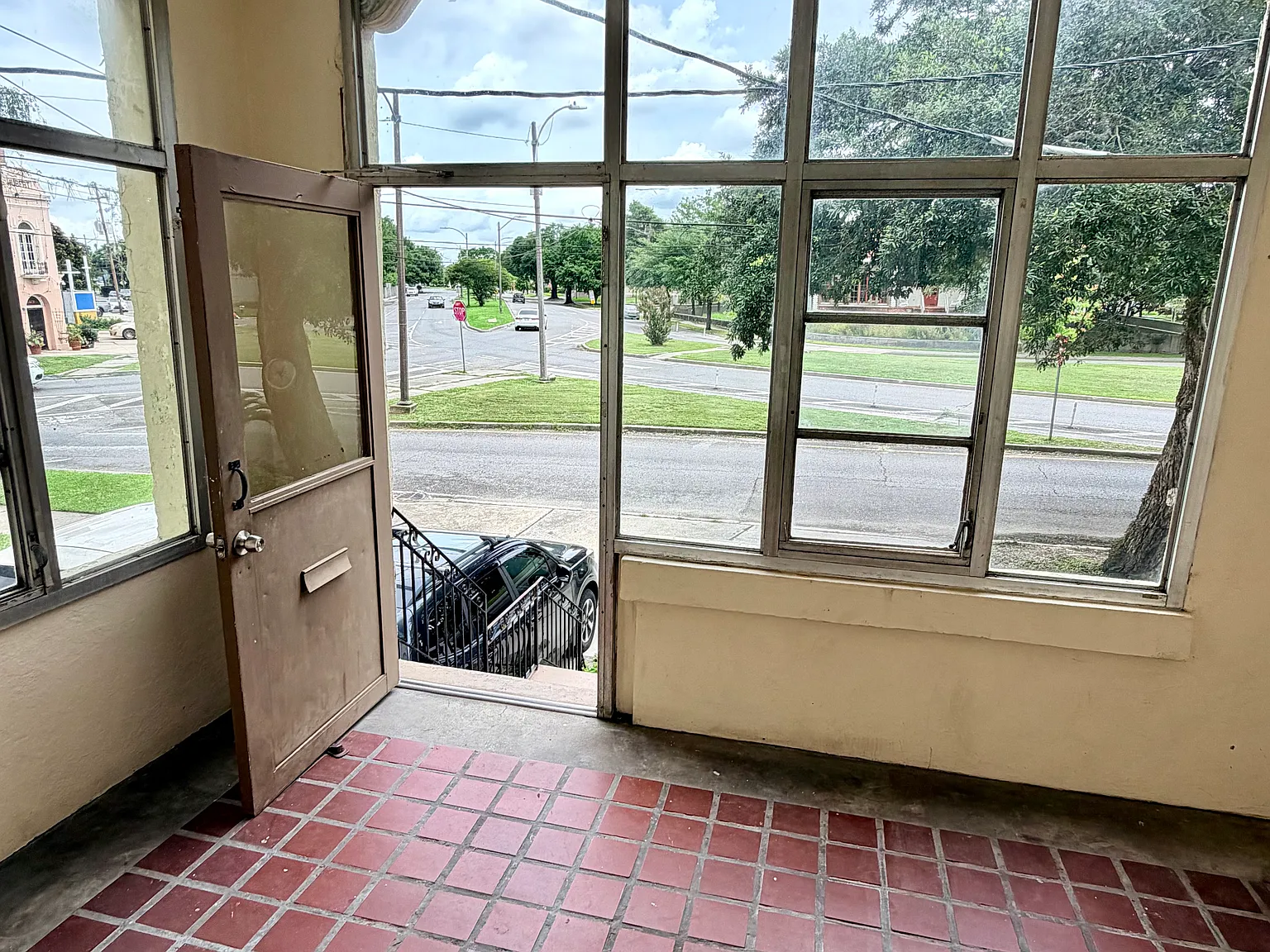 3850 Napoleon Ave — Photo 4