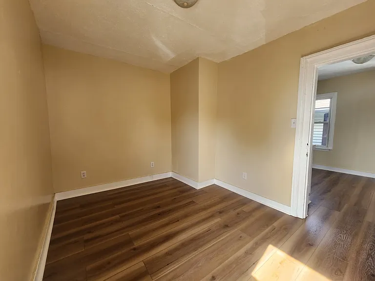 220 Pine St #2 — Photo 8