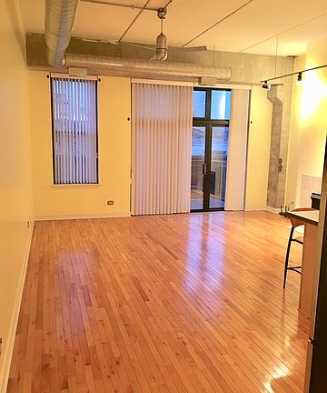 3rd image of 1635 W Belmont Ave APT 411