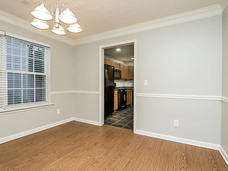 340 Meadows Ln — Photo 6
