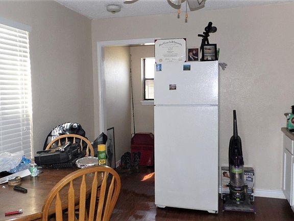 3rd image of 412 W Texas Ave