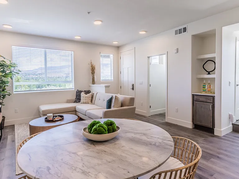 The Retreat Luxury Townhomes — Photo 19