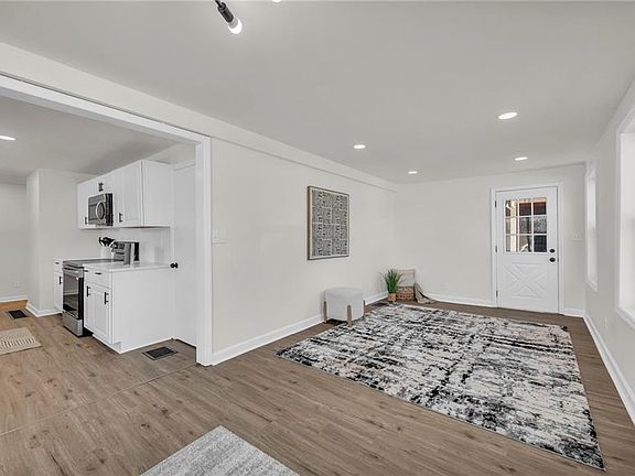 5th image of 9100 Charlotte St