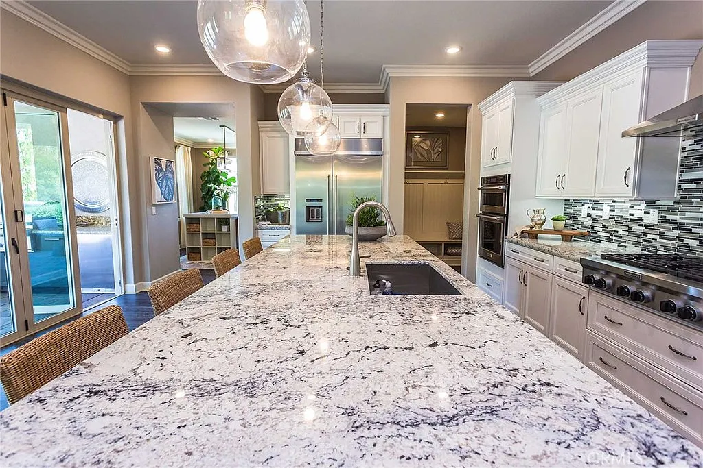 4 bed, 3.5 bath, 2897 sqft, $14,000 — Photo 4