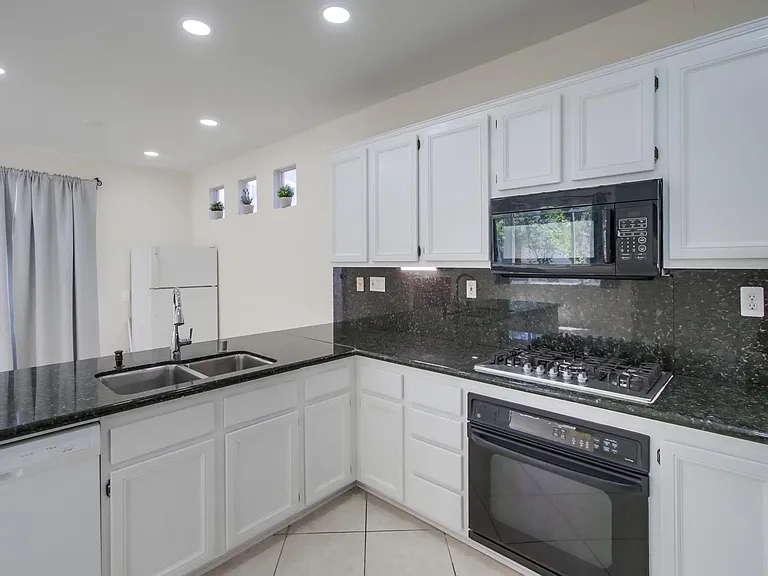 11905 Westview Pkwy — Photo 26