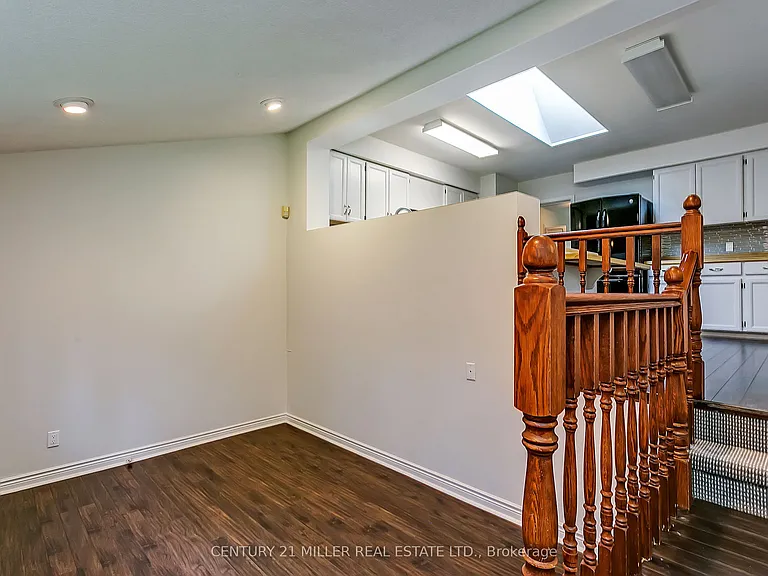 91 Ennisclare Dr E — Photo 11