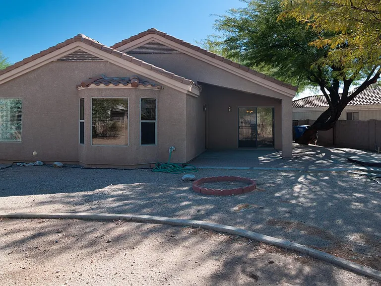 back yard view toward bay-window of master bedroom. Catalina mountain views behind camera
