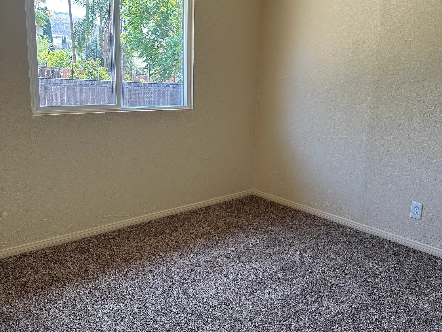 2 bed, 500 sqft, $1,950 — Photo 4