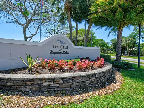 4 Knightsbridge Lane, Boynton Beach, FL 33426