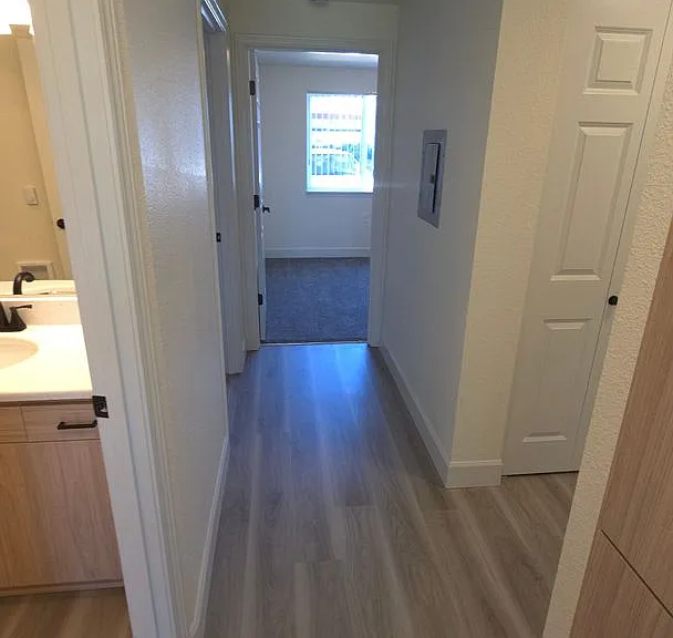 Winfou06-Columbia Village Apartments — Photo 14