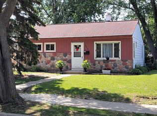 6915 W Kinnickinnic River Pkwy, Milwaukee, WI 53219