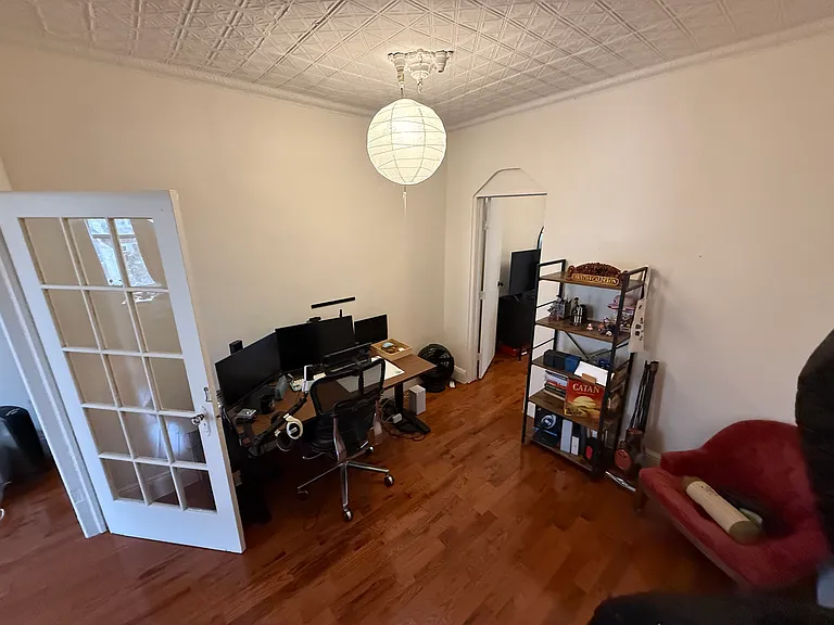 97 Montrose Ave #3R — Photo 5