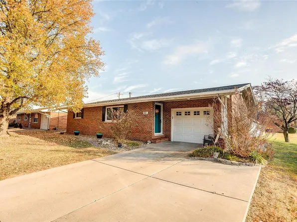 100 Kendall Dr, Wood River, IL 62095