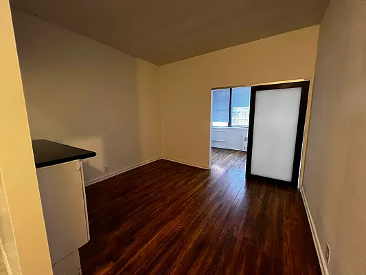 Rented by Salon Realty Corp | media 22