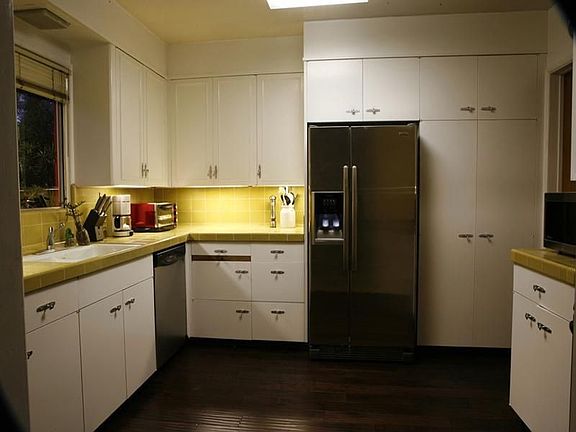 3rd image of 4640 Castle Crest Dr