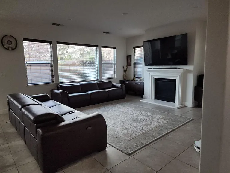 5684 Saratoga Cir — Photo 29