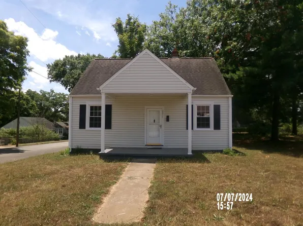 2017 Vaughan St, South Boston, VA 24592